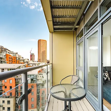 10th Floor Views - Stylish Sleeps 8 * Leeds (West Yorkshire)