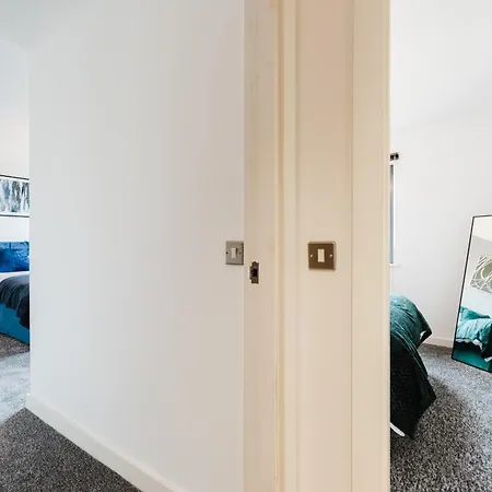 10th Floor Views - Stylish Sleeps 8 Leeds (West Yorkshire)