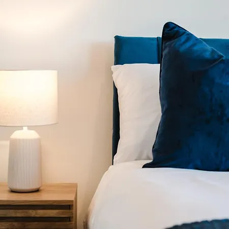 10th Floor Views - Stylish Sleeps 8