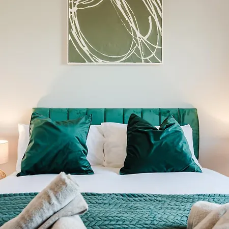 10th Floor Views - Stylish Sleeps 8 Appartement