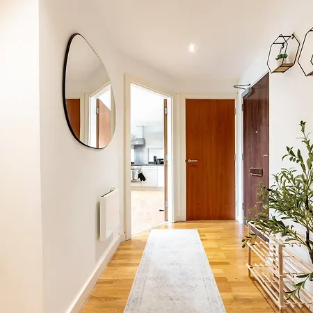 10th Floor Views - Stylish Sleeps 8 * Leeds (West Yorkshire)