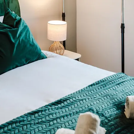 10th Floor Views - Stylish Sleeps 8 Appartement
