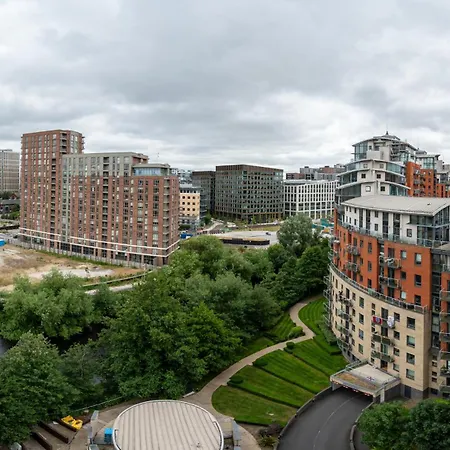 10th Floor Views - Stylish Sleeps 8 Leeds (West Yorkshire)