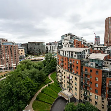 10th Floor Views - Stylish Sleeps 8 * Leeds (West Yorkshire)