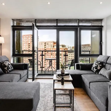 10th Floor Views - Stylish Sleeps 8